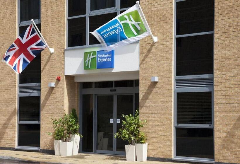 בית מלון כפרי Holiday Inn Express London   Watford Junction, An Ihg