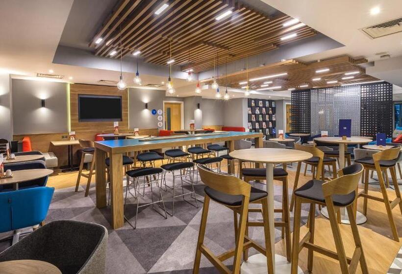 בית מלון כפרי Holiday Inn Express London   Watford Junction, An Ihg