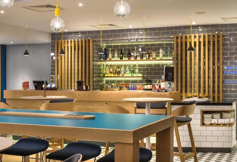 בית מלון כפרי Holiday Inn Express London   Watford Junction, An Ihg