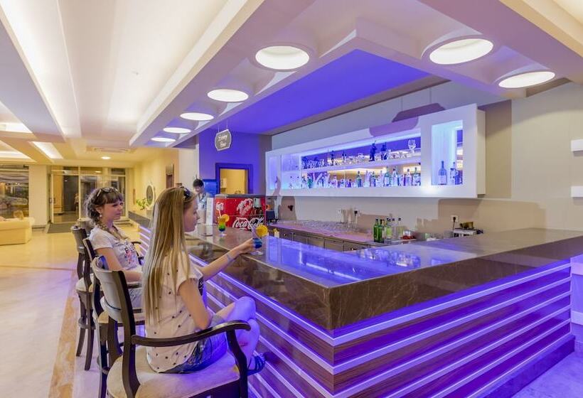 Отель Holiday Park Resort