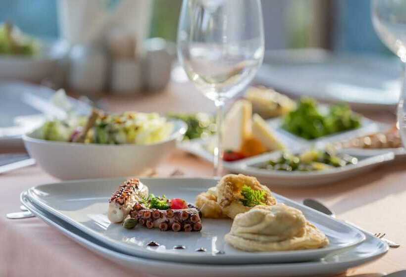 Отель Holiday Park Resort