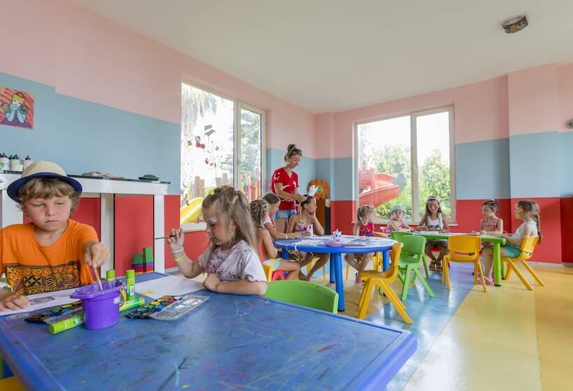 Отель Holiday Park Resort