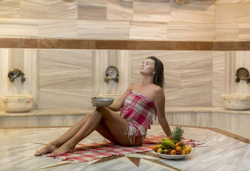 Отель Holiday Park Resort