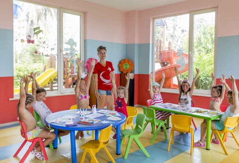 Отель Holiday Park Resort