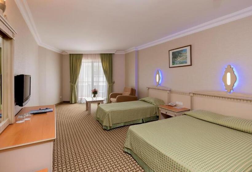 Отель Holiday Park Resort