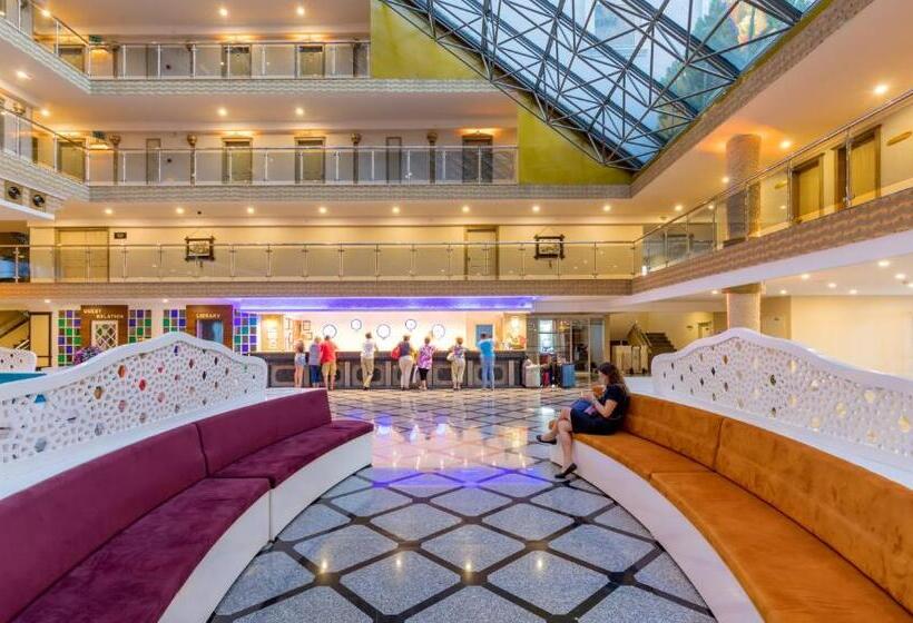 Отель Holiday Park Resort