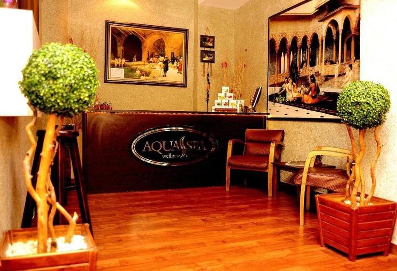 Отель Holiday Park Resort