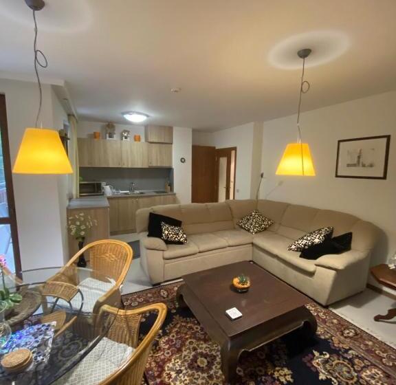 בית מלון כפרי Hq Apartments Villa Park