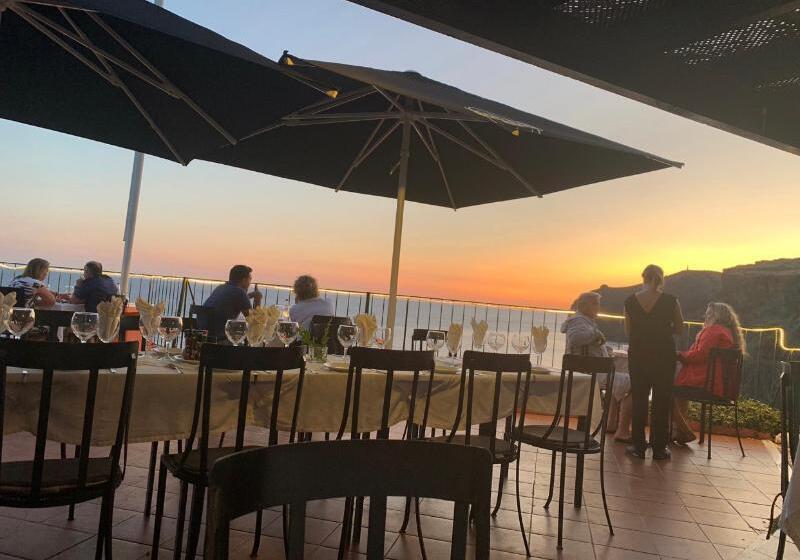 Отель Inn & Art Madeira