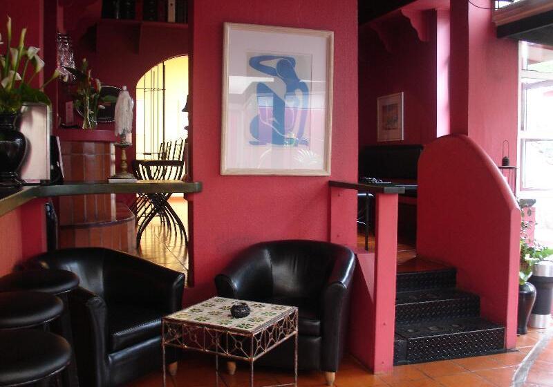 Отель Inn & Art Madeira