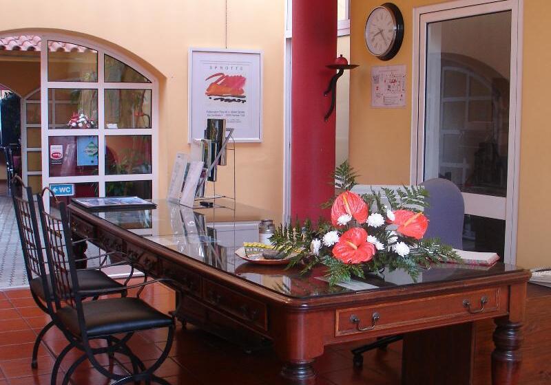 Отель Inn & Art Madeira