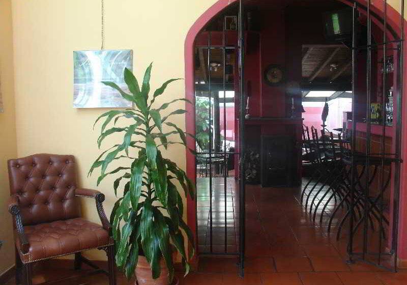 Отель Inn & Art Madeira