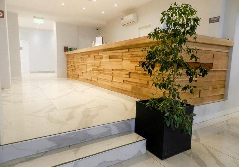 בית מלון כפרי Monaco