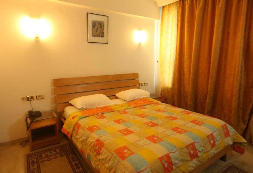 هتل Naher El Founoun