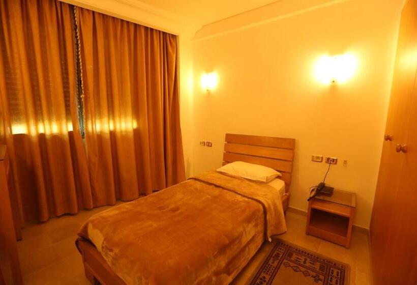 هتل Naher El Founoun