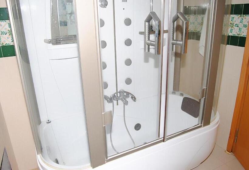 هتل Naher El Founoun