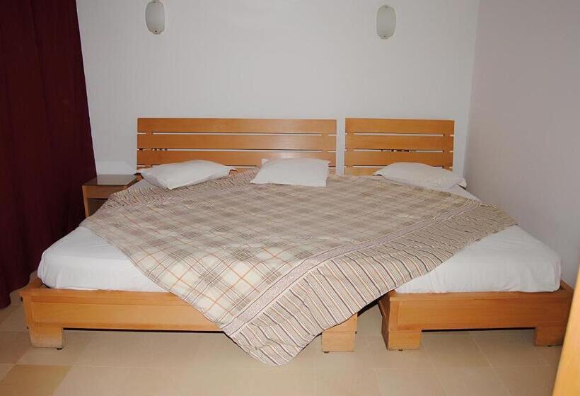 هتل Naher El Founoun