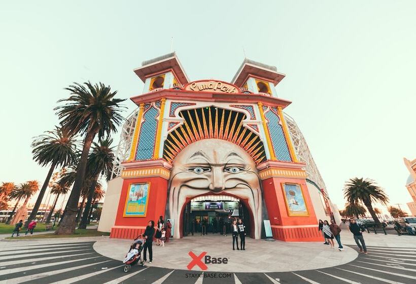 Отель Nomads St Kilda