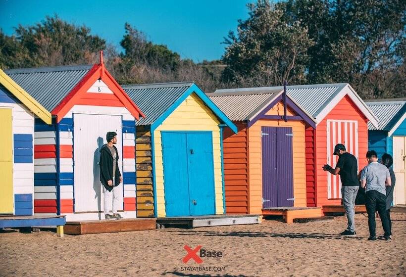 Отель Nomads St Kilda