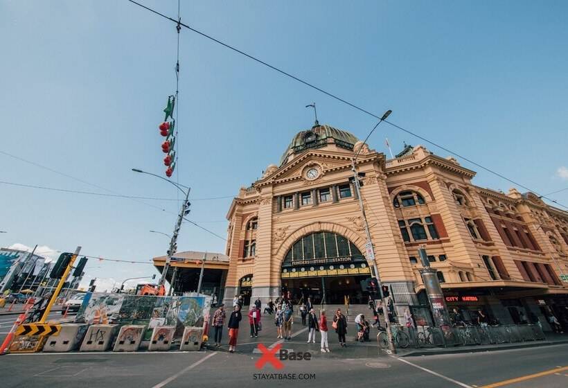 Отель Nomads St Kilda