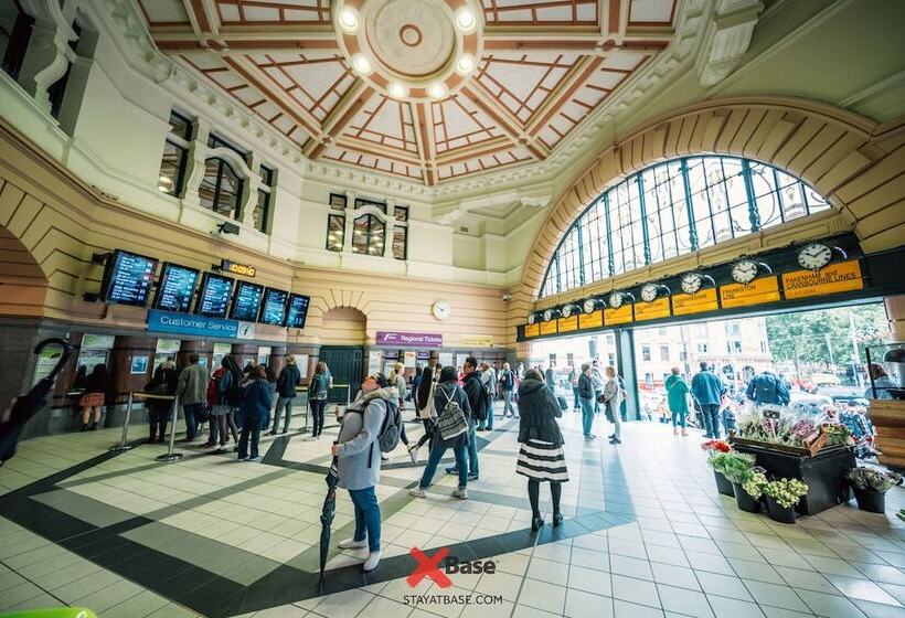 Отель Nomads St Kilda