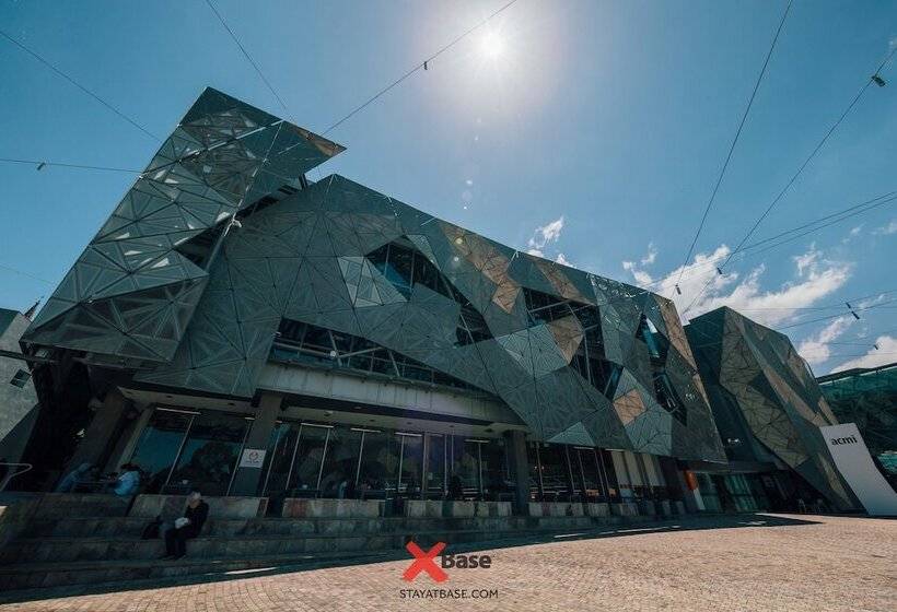 Отель Nomads St Kilda