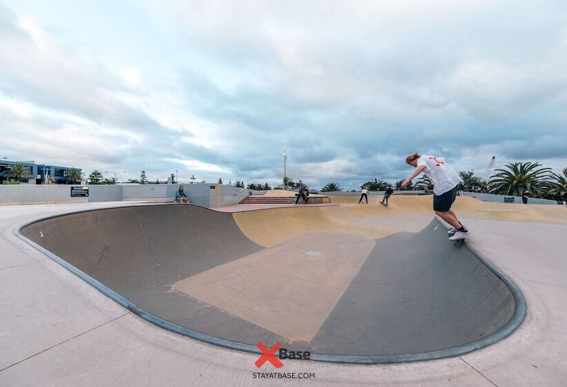 Отель Nomads St Kilda