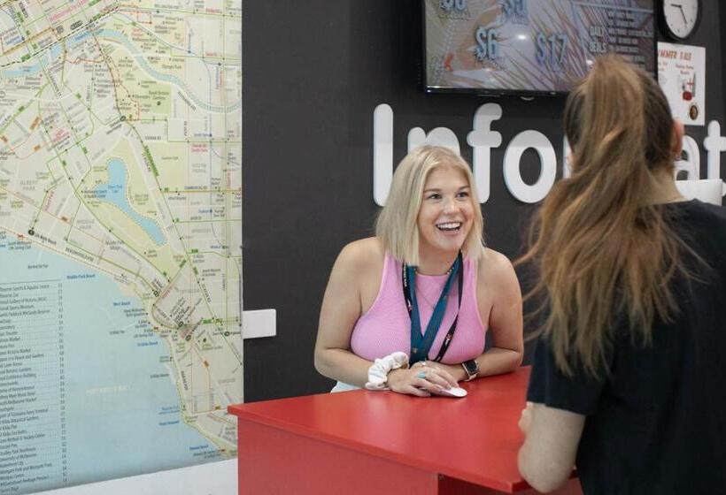 Отель Nomads St Kilda