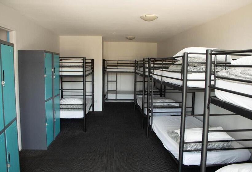 Отель Nomads St Kilda