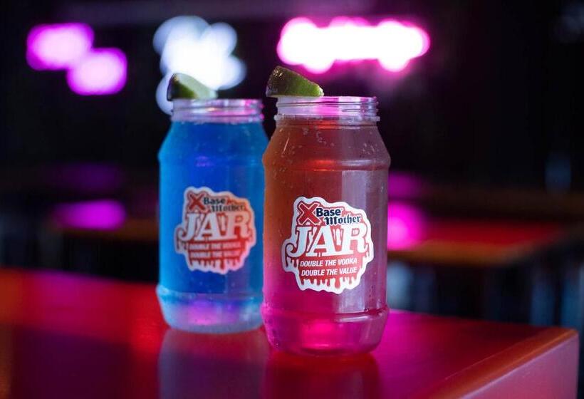 Отель Nomads St Kilda