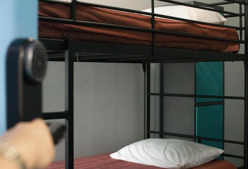 Отель Nomads St Kilda