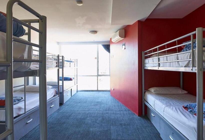 Отель Nomads St Kilda