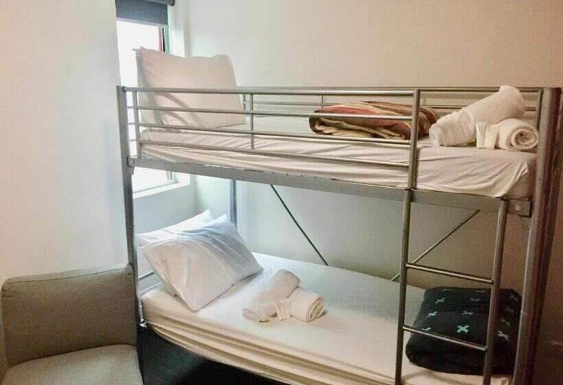 Отель Nomads St Kilda