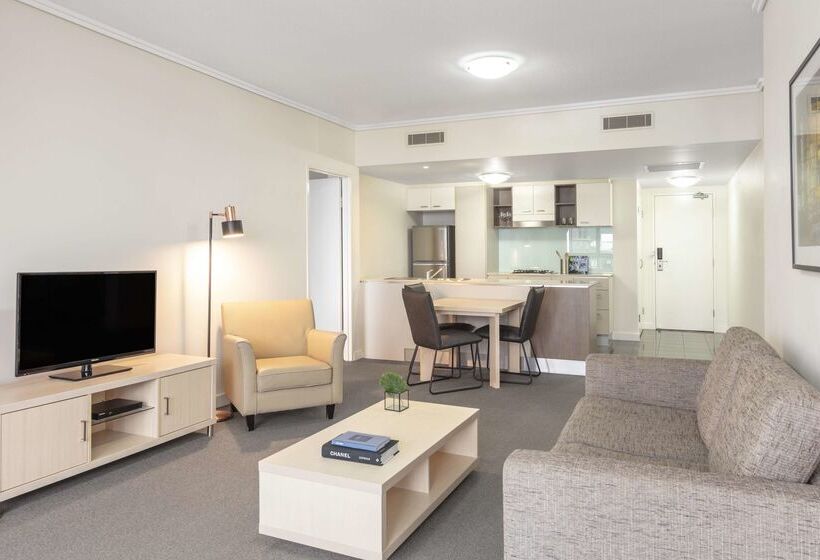 هتل Oaks Brisbane On Charlotte Suites