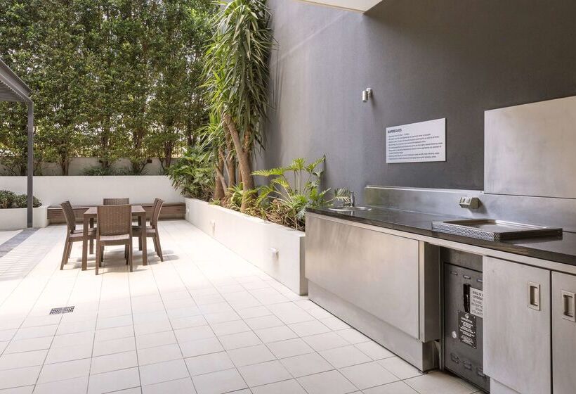 בית מלון כפרי Oaks Brisbane On Charlotte Suites