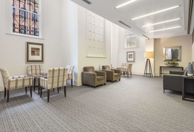 هتل Oaks Brisbane On Charlotte Suites