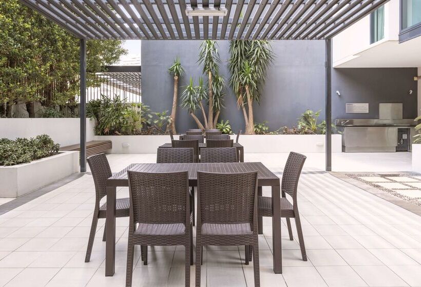 هتل Oaks Brisbane On Charlotte Suites