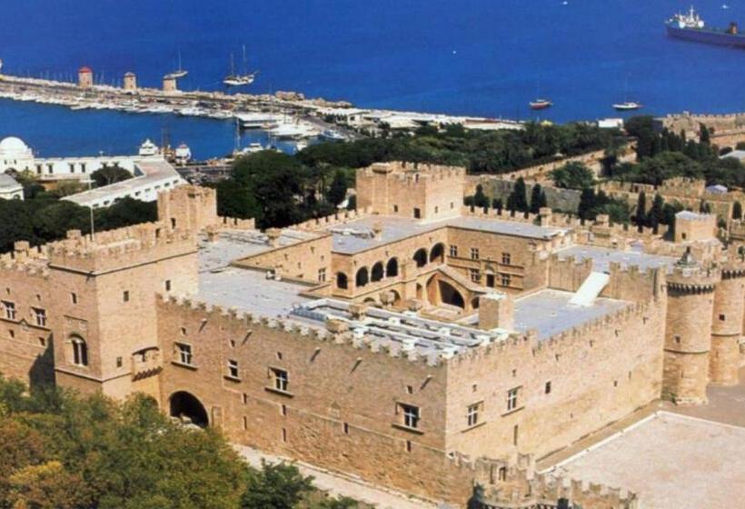 בית מלון כפרי Parthenon Rodos City