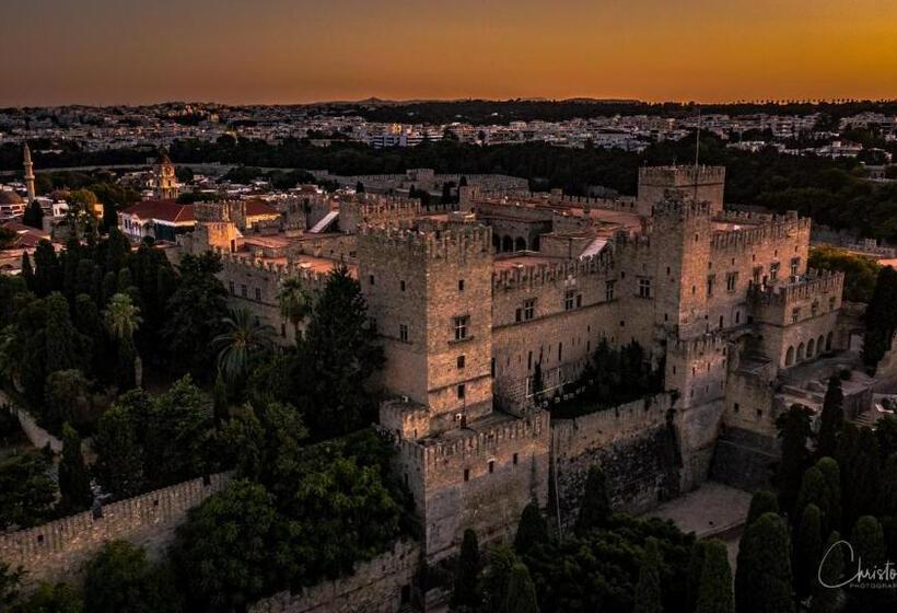 בית מלון כפרי Parthenon Rodos City