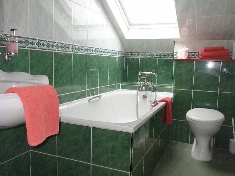 בית מלון כפרי Pillars House