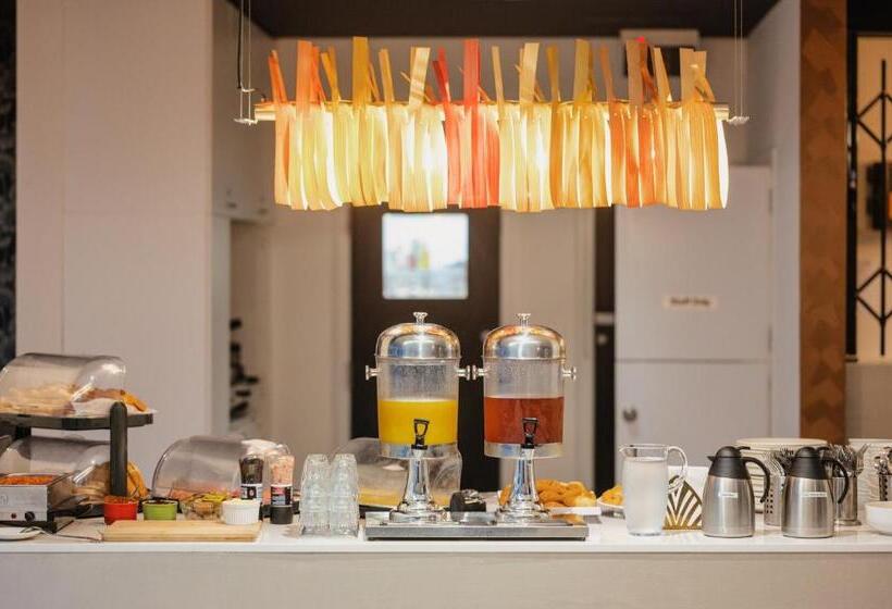 בית מלון כפרי Royal Pacific