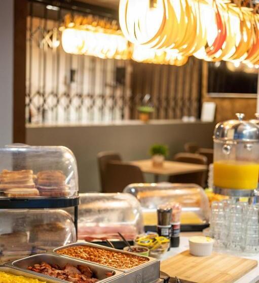 בית מלון כפרי Royal Pacific