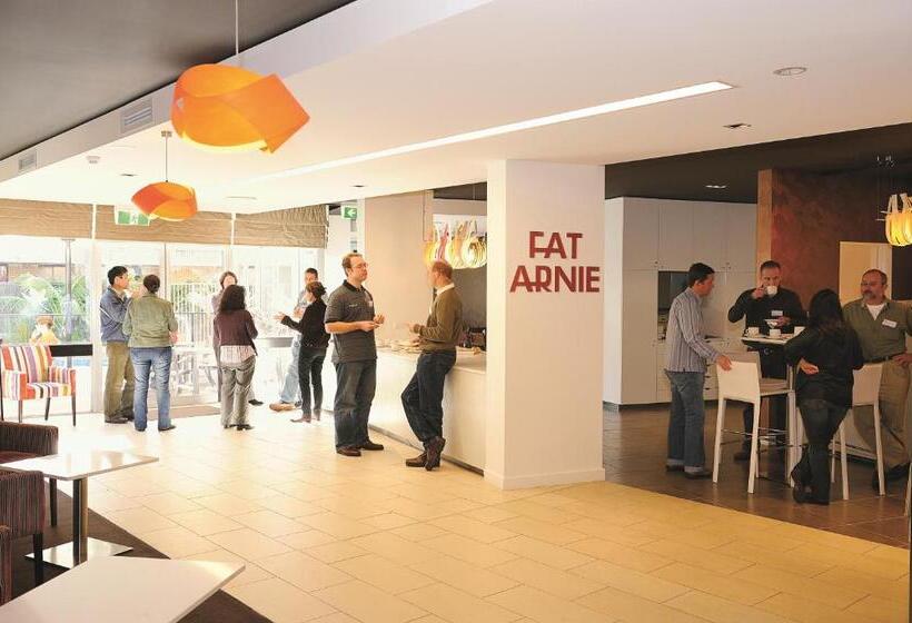 בית מלון כפרי Royal Pacific