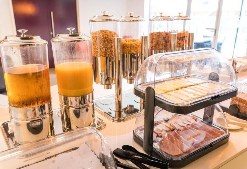 בית מלון כפרי Royal Pacific