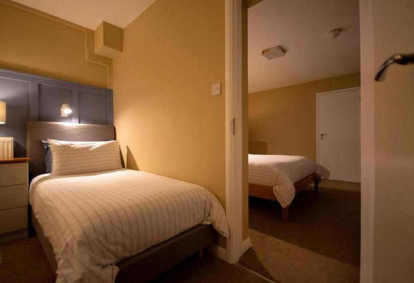 Отель Salamander Guest House