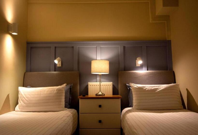 Отель Salamander Guest House