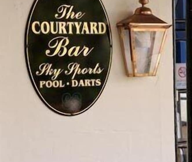 ホテル The Old Crown Coaching Inn