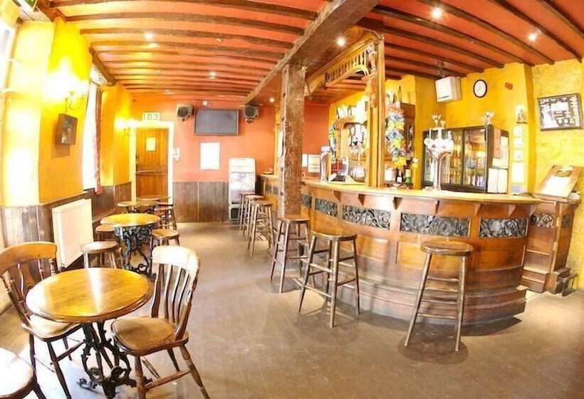 ホテル The Old Crown Coaching Inn