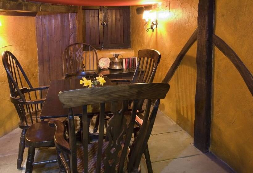 ホテル The Old Crown Coaching Inn