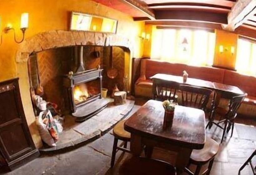 ホテル The Old Crown Coaching Inn